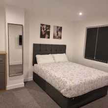 Kamar Tidur 4 Charming 4-bed House in Enfield North London