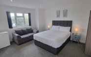 ห้องนอน 6 Charming 4-bed House in Enfield North London