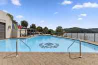 Swimming Pool 1 Bedroom Lake View Villa - Unit 202