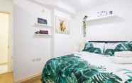 Others 2 Stylish 2 Bedroom Apartment in the Heart of Shepherds Bush