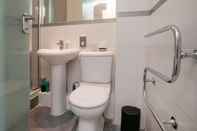 In-room Bathroom Spacious 2 Bed Parking Close To Centre