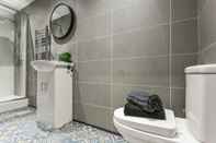 In-room Bathroom OnPoint-Modern & Fresh Studio Apt