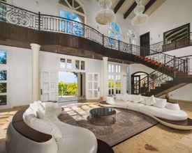 Lobi 4 Beverly Hills Luxury Mansion Right in Sosua