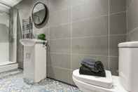 Toilet Kamar OnPoint Modern & Fresh Studio Apt