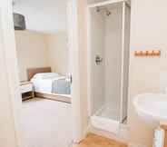 In-room Bathroom 4 Sandall Apartment
