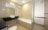 Toilet Kamar 6 1 Bedroom Apartment in The Matrix Tower