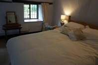 Bedroom Stunning Historic 2-bed House in Shaftesbury