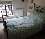 Bedroom 6 Stunning Historic 2-bed House in Shaftesbury