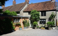 Exterior 2 Stunning Historic 2-bed House in Shaftesbury