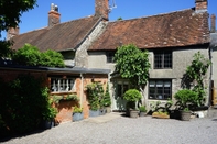 Exterior Stunning Historic 2-bed House in Shaftesbury