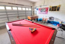 Fasilitas Hiburan Ian's Serene Golf View Abode at Highlands Reserve