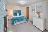 Bedroom Host Stay Ocean Queen Cottage