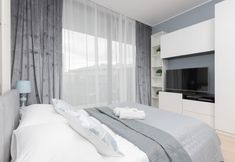 Others 2 Studio Warsaw Grójecka by Renters