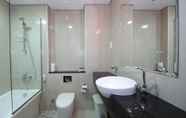 Toilet Kamar 2 Studio Apartment in The Matrix Tower