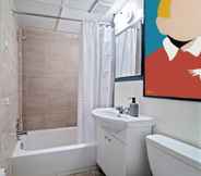 In-room Bathroom 3 Newly Renovate Studio-2 Blocks From Place des Arts