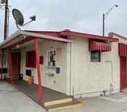 Exterior 3 Hiland Motel