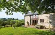 Bangunan 2 Host Stay Tregaer Mill Barn