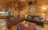 Ruang untuk Umum 7 Dancing Bears Cabin With hot tub Fireplace Creek