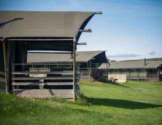 Exterior 2 Worms Head Glamping Tent - Llangennith