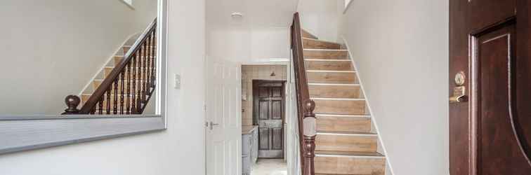 Lobby Lovely 4-bedroom House Near Romford Station