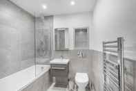 In-room Bathroom Luxury 1 - bed Apartment in Wembley