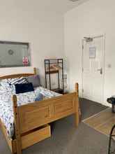 Kamar Tidur 4 Charming 1-bed Studio in Coventry