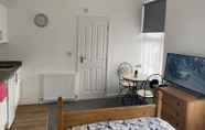 ห้องนอน 2 Charming 1-bed Studio in Coventry