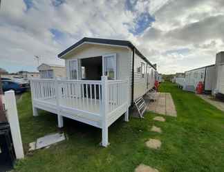 Others 2 Beautiful 3 Bed Caravan in Walton on the Naze