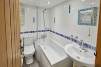 In-room Bathroom Host Stay Swift in Newton-on-rawcliffe