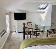 Kamar Tidur 4 The Mews - 1BR Studio in Jericho Near City Centre