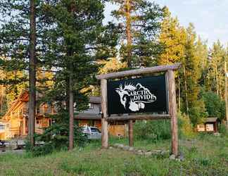 Exterior 2 Arctic Divide Lodge