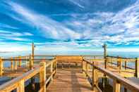 Bedroom Boardwalk Breeze