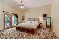 Kamar Tidur Mediterranean Home at Beavercreek