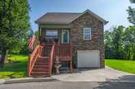 Exterior Bradley Bungalow Sleeps 11 Sevierville