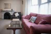 Common Space Connaught House - 2 Bedroom Apartment - Tenby