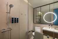 In-room Bathroom Four Points By Sheraton Hong Kong, Tung Chung