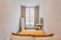 Bedroom 2 Bed Apartment Right on Trafalgar Square