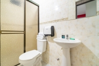 Toilet Kamar Apartahotel Torres de Cristal Cali