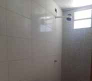In-room Bathroom 7 Hostel Suites Barra Grande - Península de Maraú - Bahia