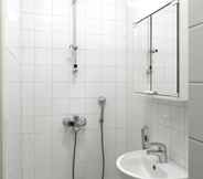 Toilet Kamar 4 Luotsi 1911 Suites