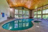 Swimming Pool Pinecrest Townhomes-1K-2Q Unit-Renovated