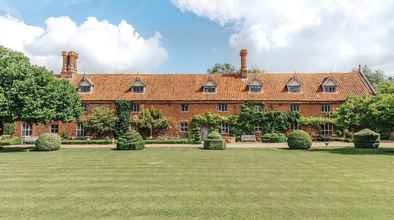 Lainnya 4 Luxury Tudor Hall Gardens Located on Breath-taking Norfolk Estate