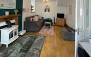 Khác 3 Lovely 3-bed House in Bridgend 7min From Porthcawl