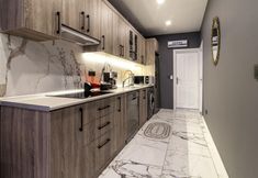 기타 6 Amazing Flat Near Kennedy Avenue in Fatih