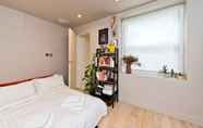 Khác 5 Contemporary Flat With Private Patio in Primrose Hill by UnderTheDoormat