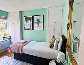 Others 2 Sunny Cottage - Central Brighton Lanes - Sleeps 6 to 8 Guests