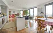 Lain-lain 4 Superb Apartment With Terrace Near the River in Putney by Underthedoormat