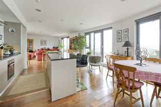 Lain-lain 4 Superb Apartment With Terrace Near the River in Putney by Underthedoormat