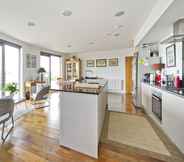 Others 5 Superb Apartment With Terrace Near the River in Putney by Underthedoormat