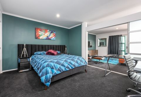 Others QV Modern Upscale Apartment w Wifi 1046